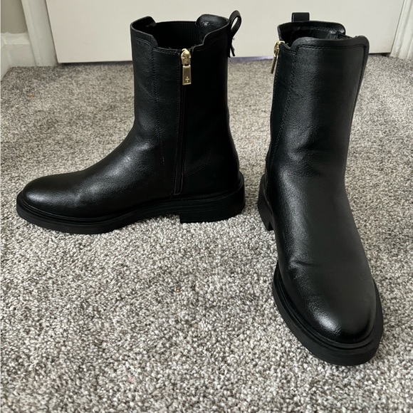 Excellent condition leather Chelsea boots Kenneth Cole Reaction. Comfortable - Picture 3 of 7